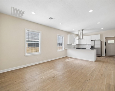 1109 Hays Street - Photo Thumbnail 2