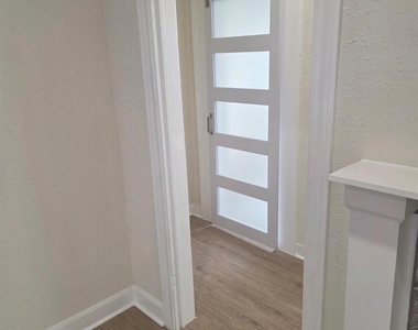 1109 Hays Street - Photo Thumbnail 7