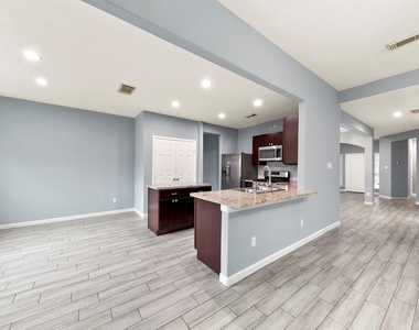 5707 Overton Park Drive - Photo Thumbnail 7