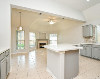 1816 Oak Lodge Drive - Photo Thumbnail 7