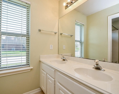 1816 Oak Lodge Drive - Photo Thumbnail 23