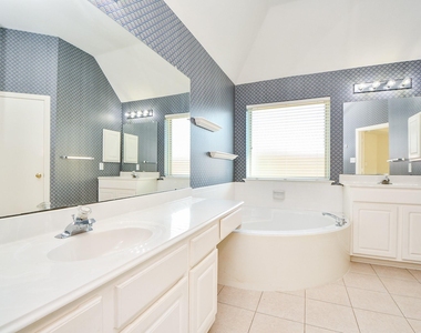 1816 Oak Lodge Drive - Photo Thumbnail 14
