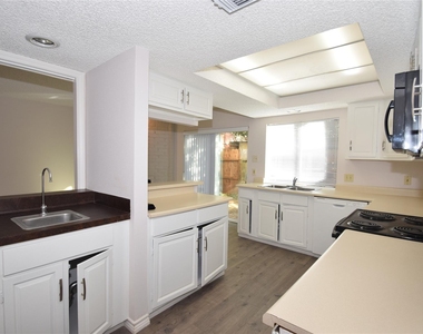 14239 Misty Meadow Lane - Photo Thumbnail 8