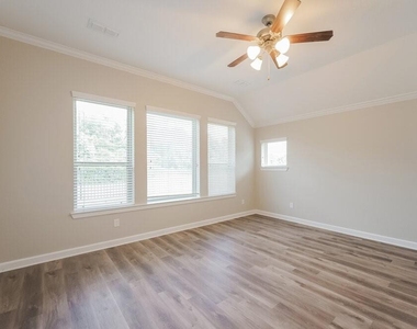 415 Rocky Briar Court - Photo Thumbnail 9