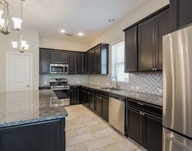 415 Rocky Briar Court - Photo Thumbnail 6