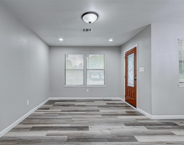 5914 Carew Street - Photo Thumbnail 7