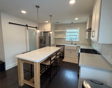 4208 Arlington Street - Photo Thumbnail 2