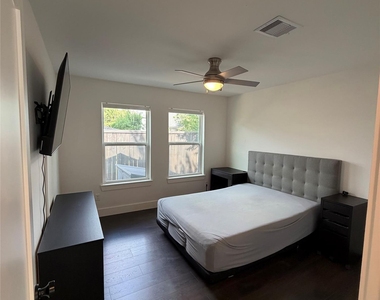 4208 Arlington Street - Photo Thumbnail 13