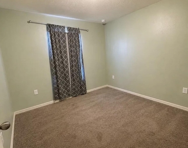251 Breakwater Street Se - Photo Thumbnail 10