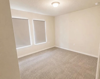 251 Breakwater Street Se - Photo Thumbnail 8