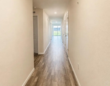 251 Breakwater Street Se - Photo Thumbnail 6