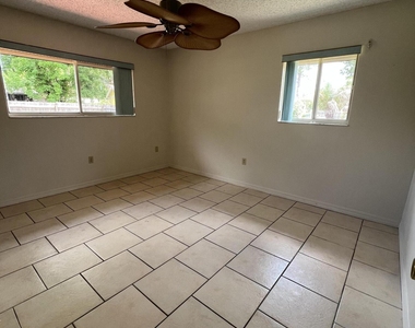 6485 Manila Drive - Photo Thumbnail 15