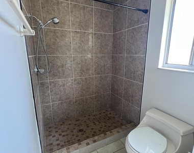 6485 Manila Drive - Photo Thumbnail 8