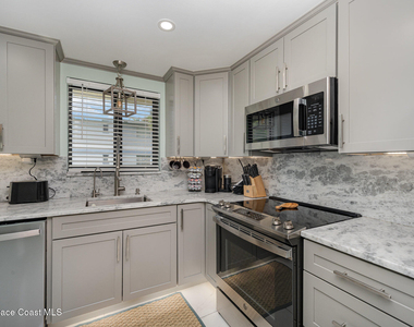 7101 Ridgewood Avenue - Photo Thumbnail 7