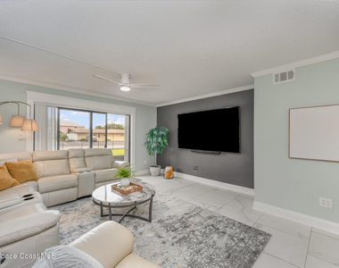 7101 Ridgewood Avenue - Photo Thumbnail 3