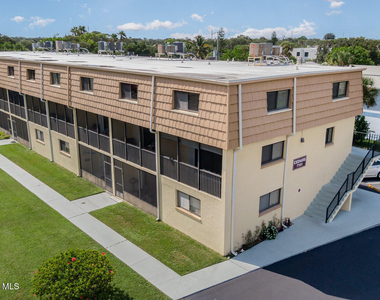 7101 Ridgewood Avenue - Photo Thumbnail 1