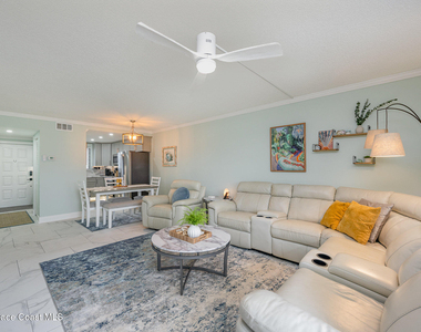 7101 Ridgewood Avenue - Photo Thumbnail 5