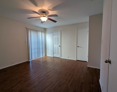 525 Heights Boulevard - Photo Thumbnail 2