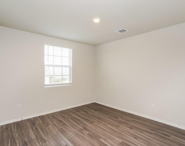 3129 Wood Lily Drive - Photo Thumbnail 8