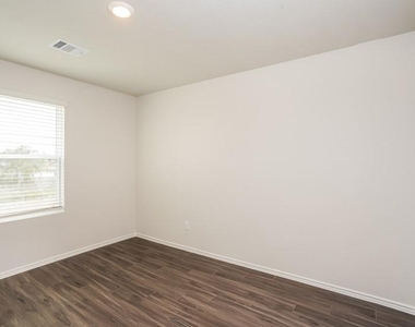 3129 Wood Lily Drive - Photo Thumbnail 9