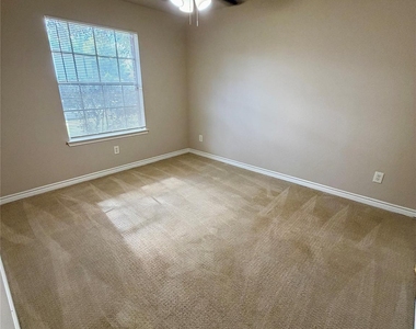 3715 Lindenfield Drive - Photo Thumbnail 24