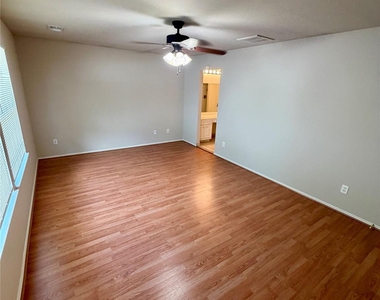 3715 Lindenfield Drive - Photo Thumbnail 27