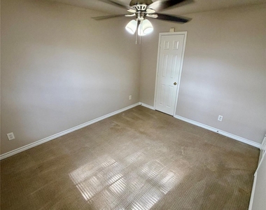 3715 Lindenfield Drive - Photo Thumbnail 23