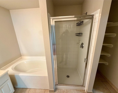 3715 Lindenfield Drive - Photo Thumbnail 30