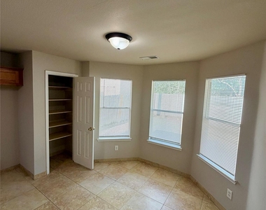 3715 Lindenfield Drive - Photo Thumbnail 13