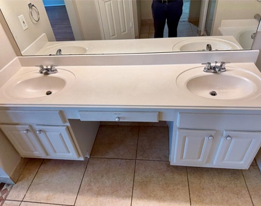 3715 Lindenfield Drive - Photo Thumbnail 32