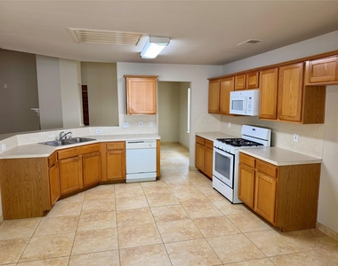3715 Lindenfield Drive - Photo Thumbnail 12