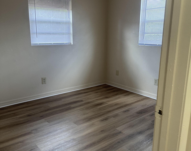 304 Delespine Avenue - Photo Thumbnail 11