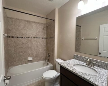 4528 Alligator Flag Circle - Photo Thumbnail 7
