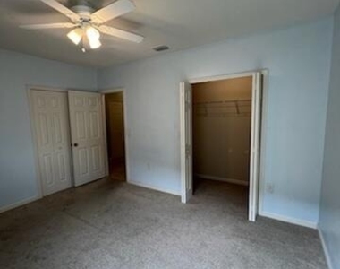 4528 Alligator Flag Circle - Photo Thumbnail 11