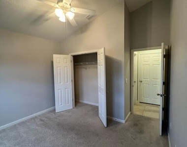 4528 Alligator Flag Circle - Photo Thumbnail 6