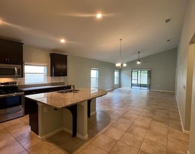 4528 Alligator Flag Circle - Photo Thumbnail 2