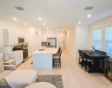 136 River Front Way - Photo Thumbnail 3