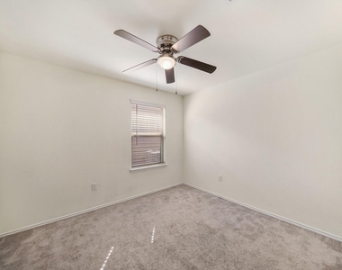 2611 Lapwing Drive - Photo Thumbnail 7