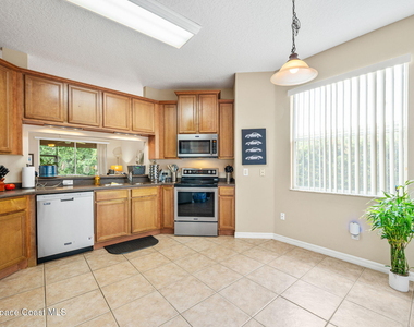 1749 Tullagee Avenue - Photo Thumbnail 10