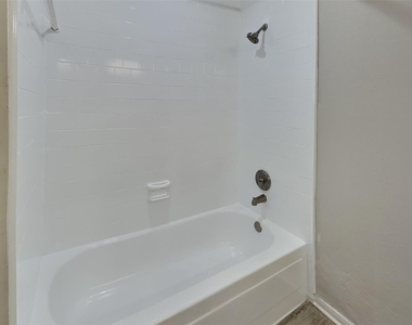 17514 Hamilwood Drive - Photo Thumbnail 9