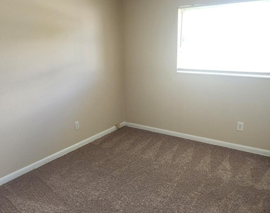 1003 Coronado Drive - Photo Thumbnail 12