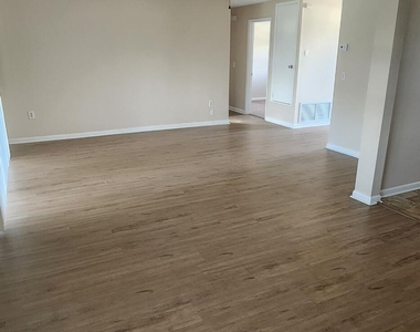 1003 Coronado Drive - Photo Thumbnail 8