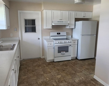 1003 Coronado Drive - Photo Thumbnail 4