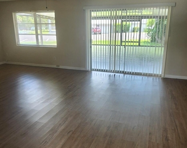 1003 Coronado Drive - Photo Thumbnail 5