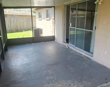 1003 Coronado Drive - Photo Thumbnail 10