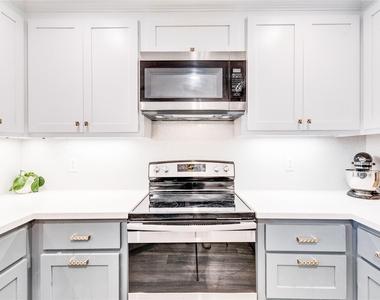 2450 Wickersham Lane - Photo Thumbnail 7