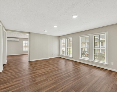 4568 Dunnam Road - Photo Thumbnail 9
