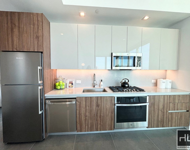 West 30th Street - Photo Thumbnail 1