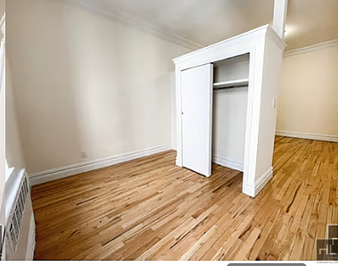 East 85 Street - Photo Thumbnail 1