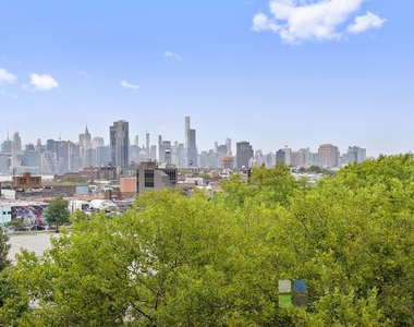 Bedford Avenue - Photo Thumbnail 1